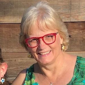 Meet your Posher, Minda